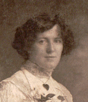 Photo of photos/Annie Walker wdg portrait 1904_crop